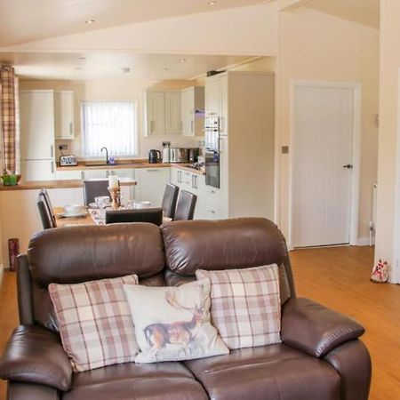 Fabulous Detached Lodge With Hot Tub Two Nights Minimum Stay 브리지노스 외부 사진