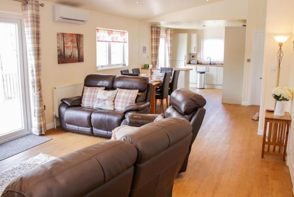 Fabulous Detached Lodge With Hot Tub Two Nights Minimum Stay 브리지노스 외부 사진